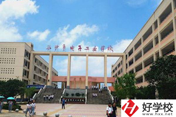 長沙市電子工業(yè)學校開設了哪些熱門專業(yè)？