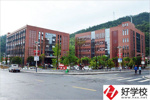 安化縣職業(yè)中專學(xué)校資助體系怎么樣？學(xué)校建設(shè)怎么樣？