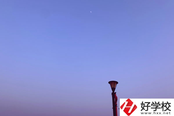 張家界旅游職業(yè)學校校園環(huán)境怎么樣？